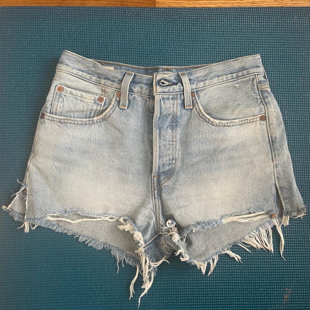 Levi’s 501 cutoff denim shorts